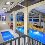 Turial Old Town Ocean View 公寓式酒店 3*